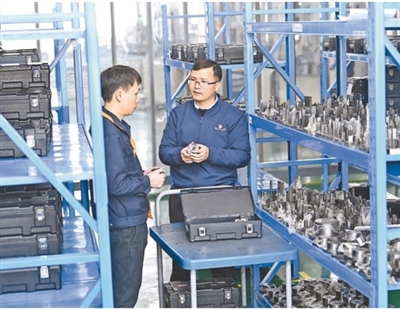 劳动模范 硬质合金模具里的匠心与坚守
